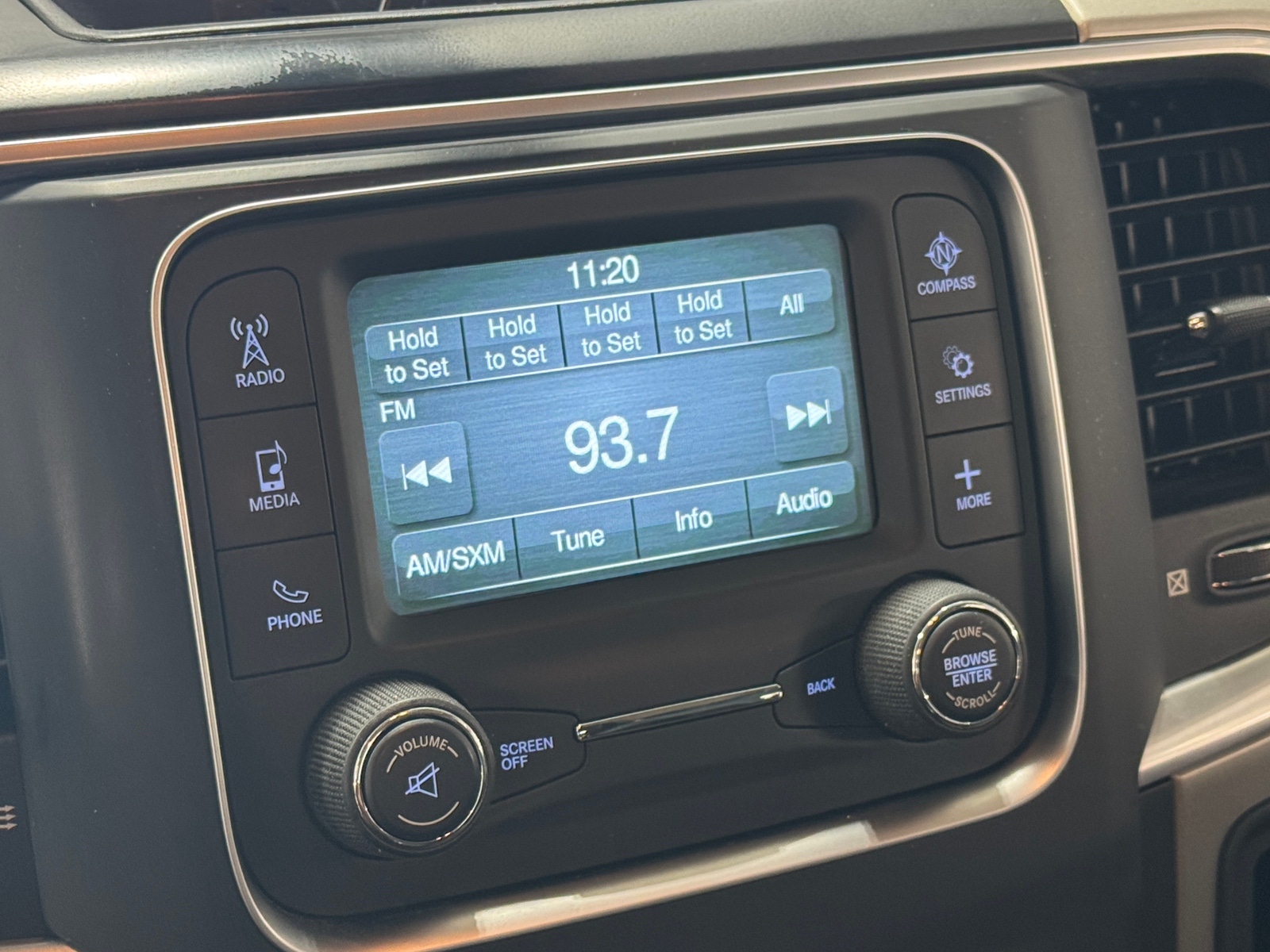 Thumbnail: 2020 RAM 1500 Classic - 4