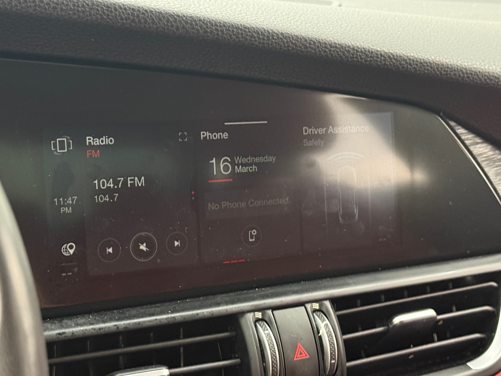 Thumbnail: 2021 Alfa Romeo Giulia - 3