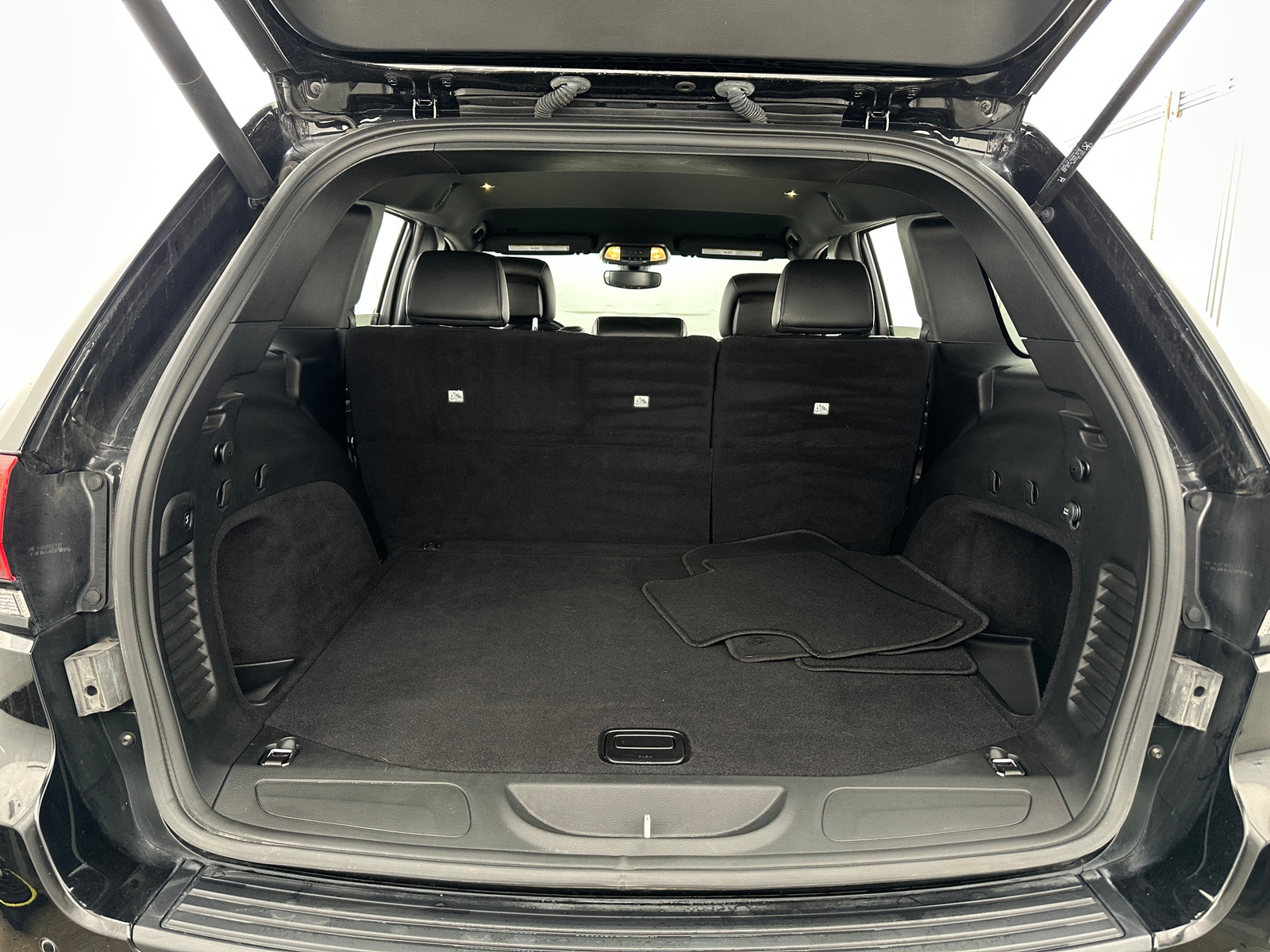 Thumbnail: 2020 Jeep Grand Cherokee - 7