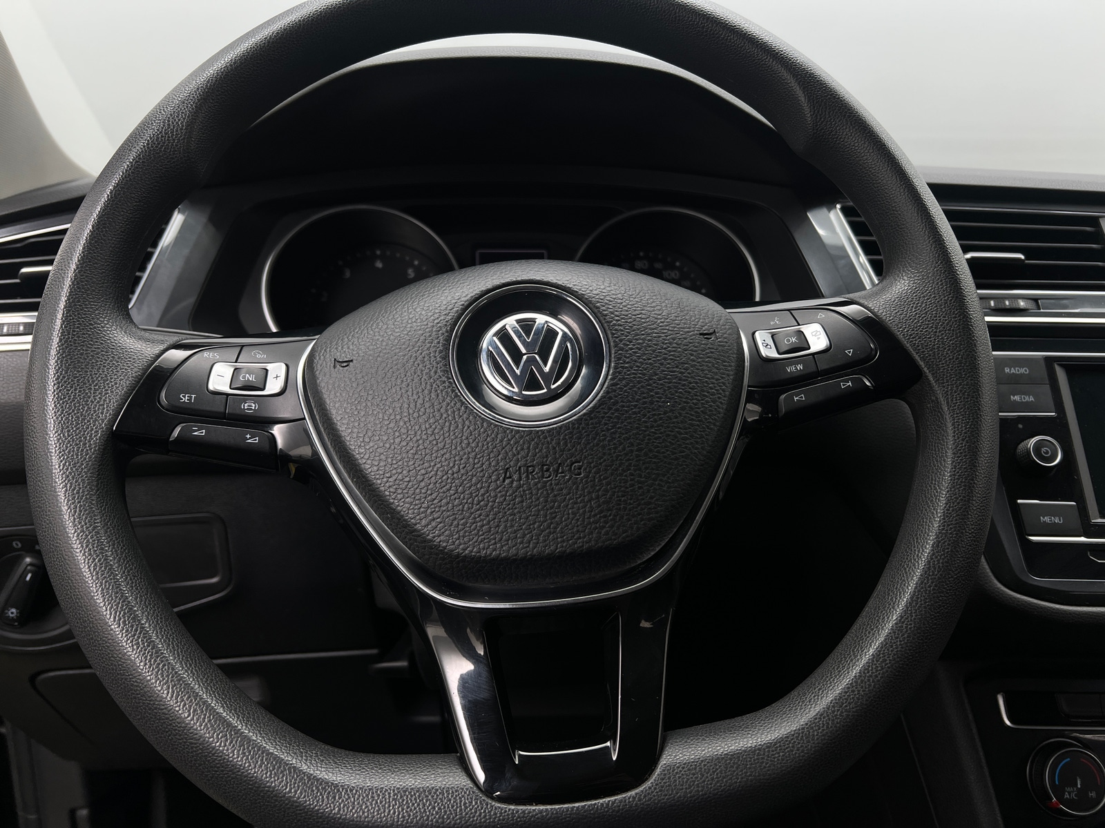 Thumbnail: 2020 Volkswagen Tiguan - 5