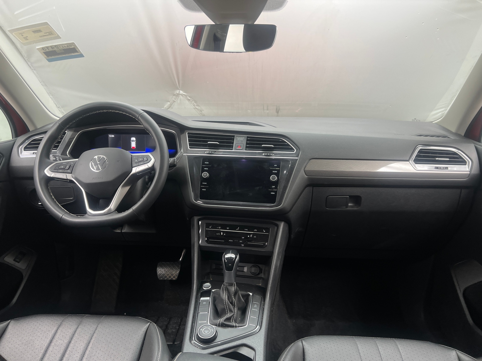 Thumbnail: 2022 Volkswagen Tiguan - 2