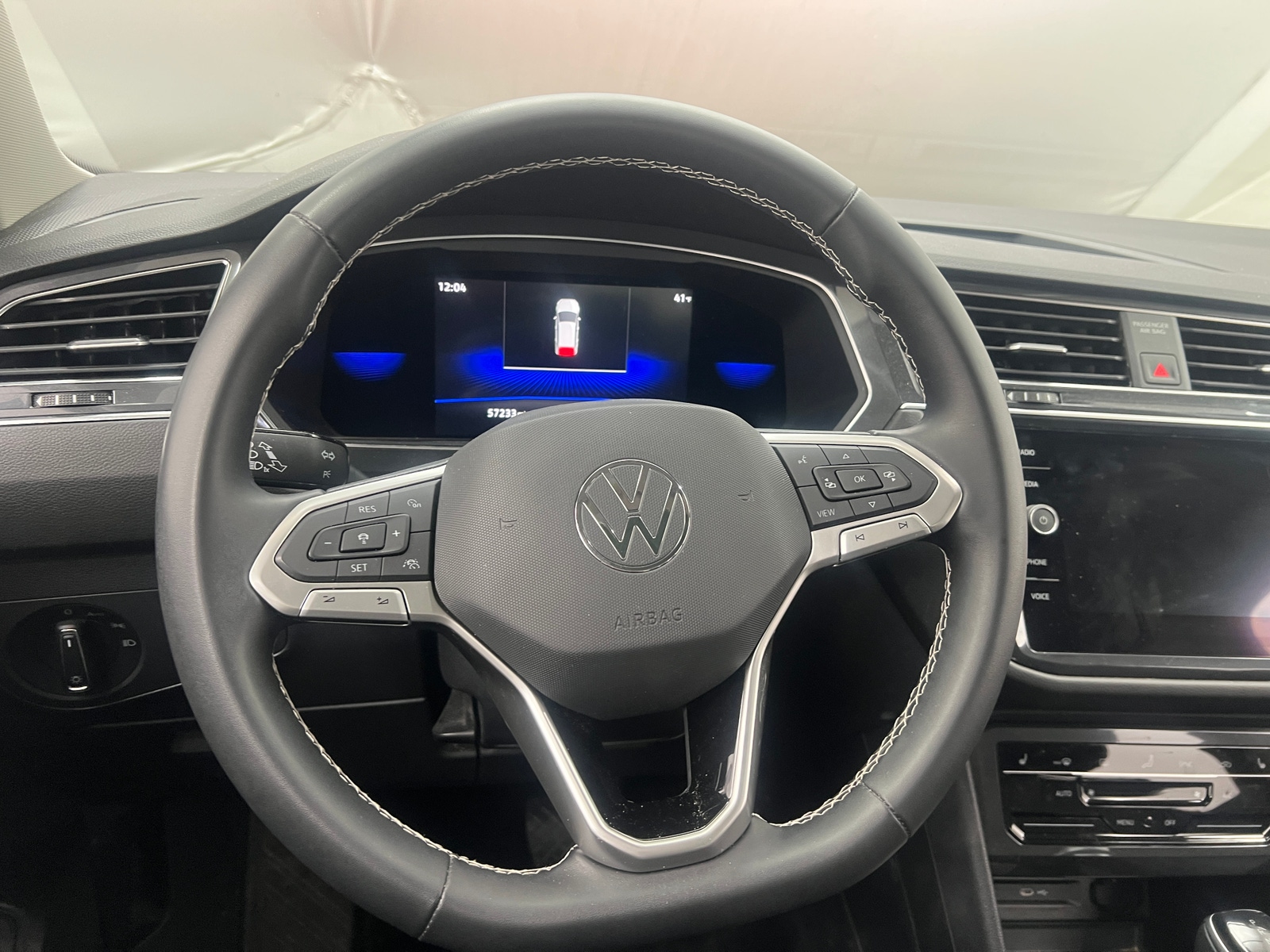 Thumbnail: 2022 Volkswagen Tiguan - 4