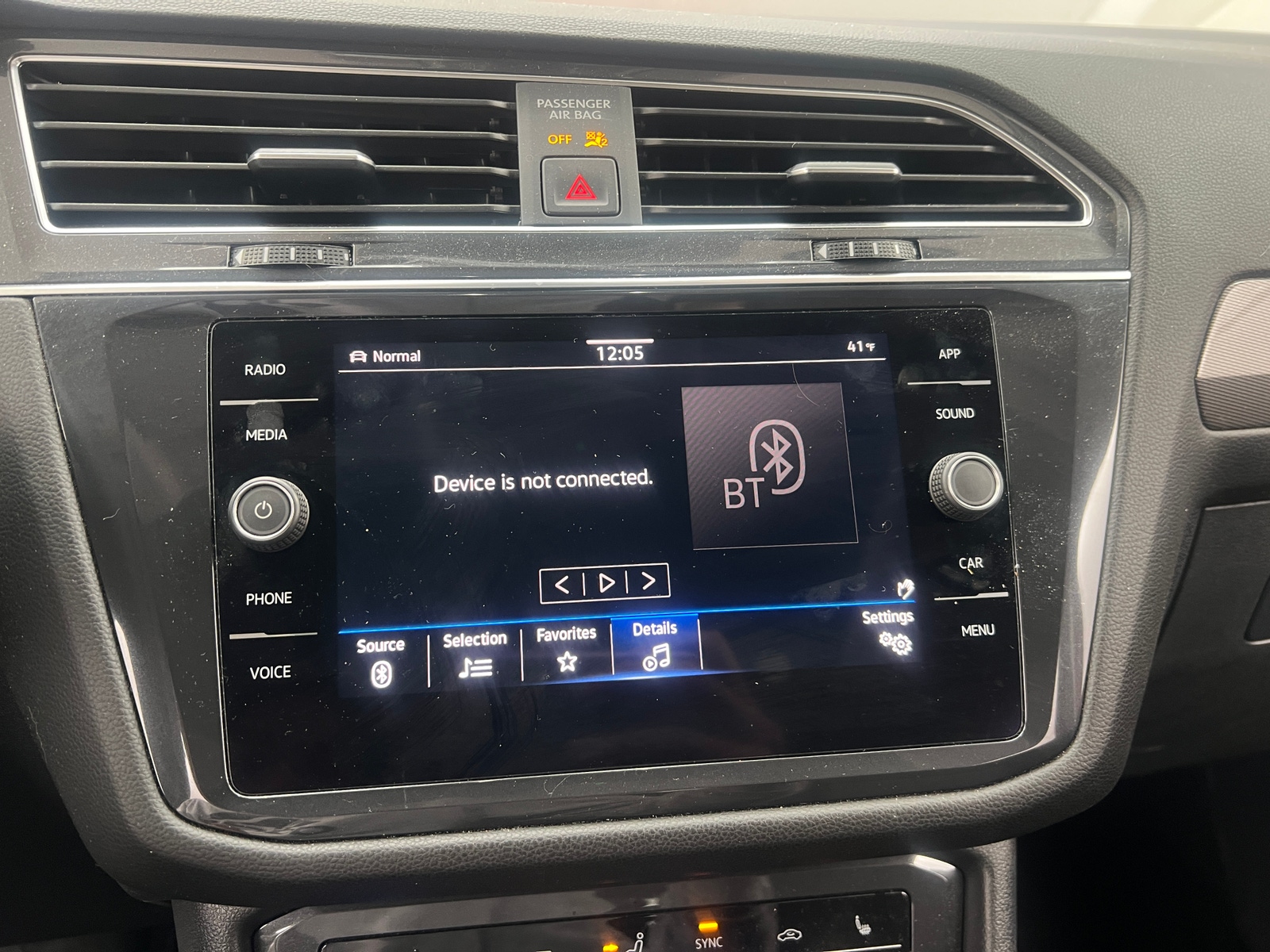 Thumbnail: 2022 Volkswagen Tiguan - 3