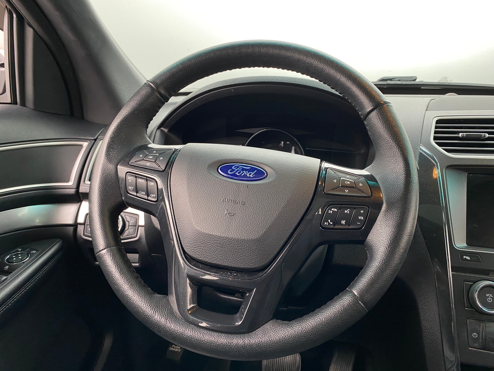 Thumbnail: 2017 Ford Explorer - 4