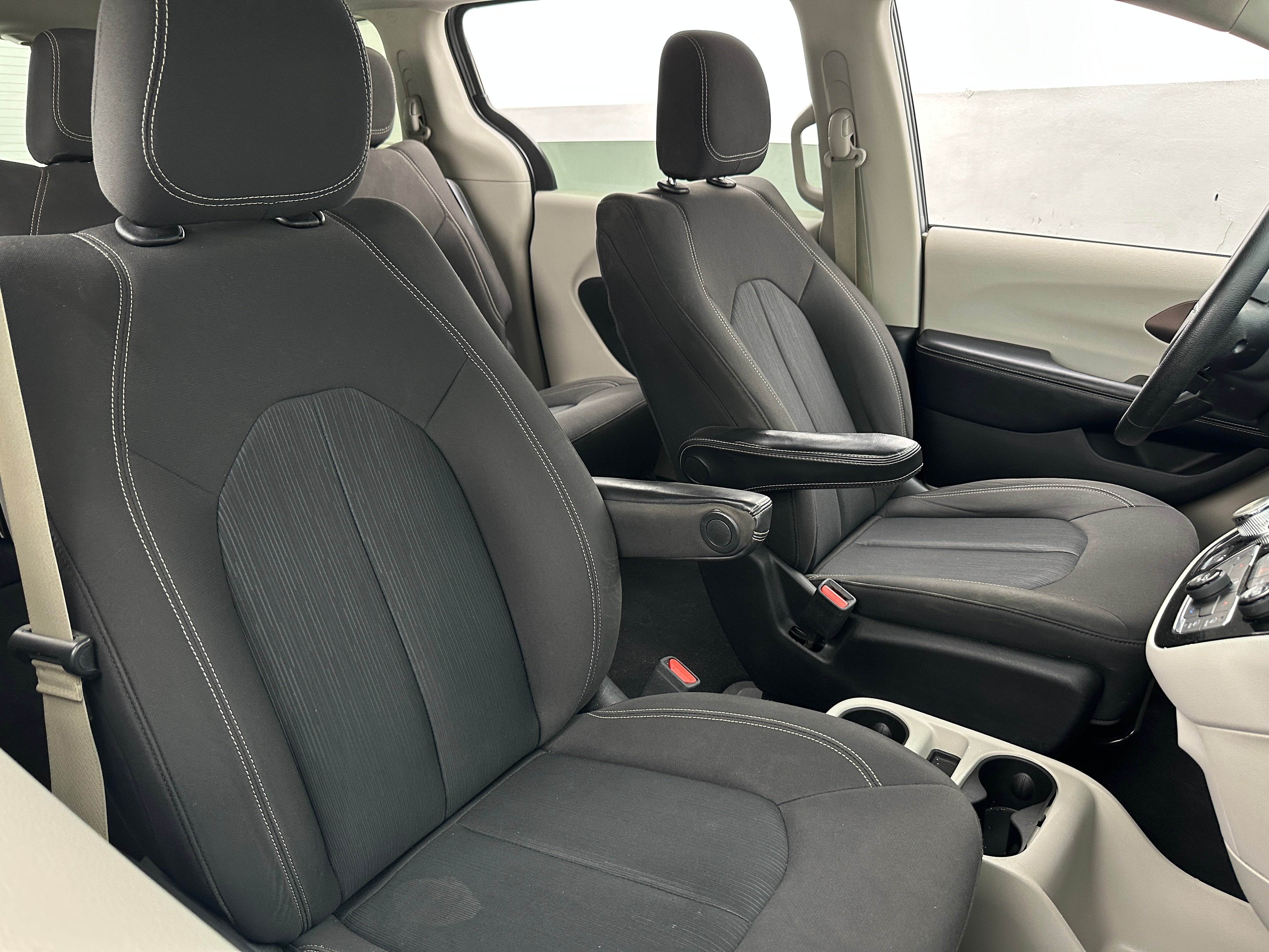 2020 Chrysler Voyager