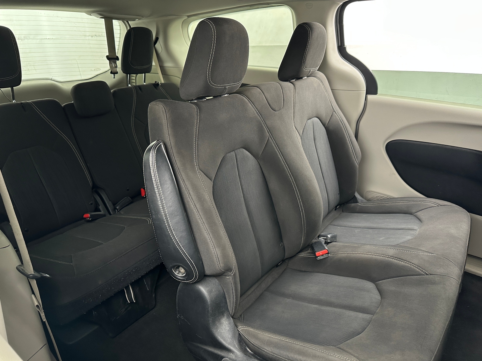 Thumbnail: 2020 Chrysler Voyager - 6