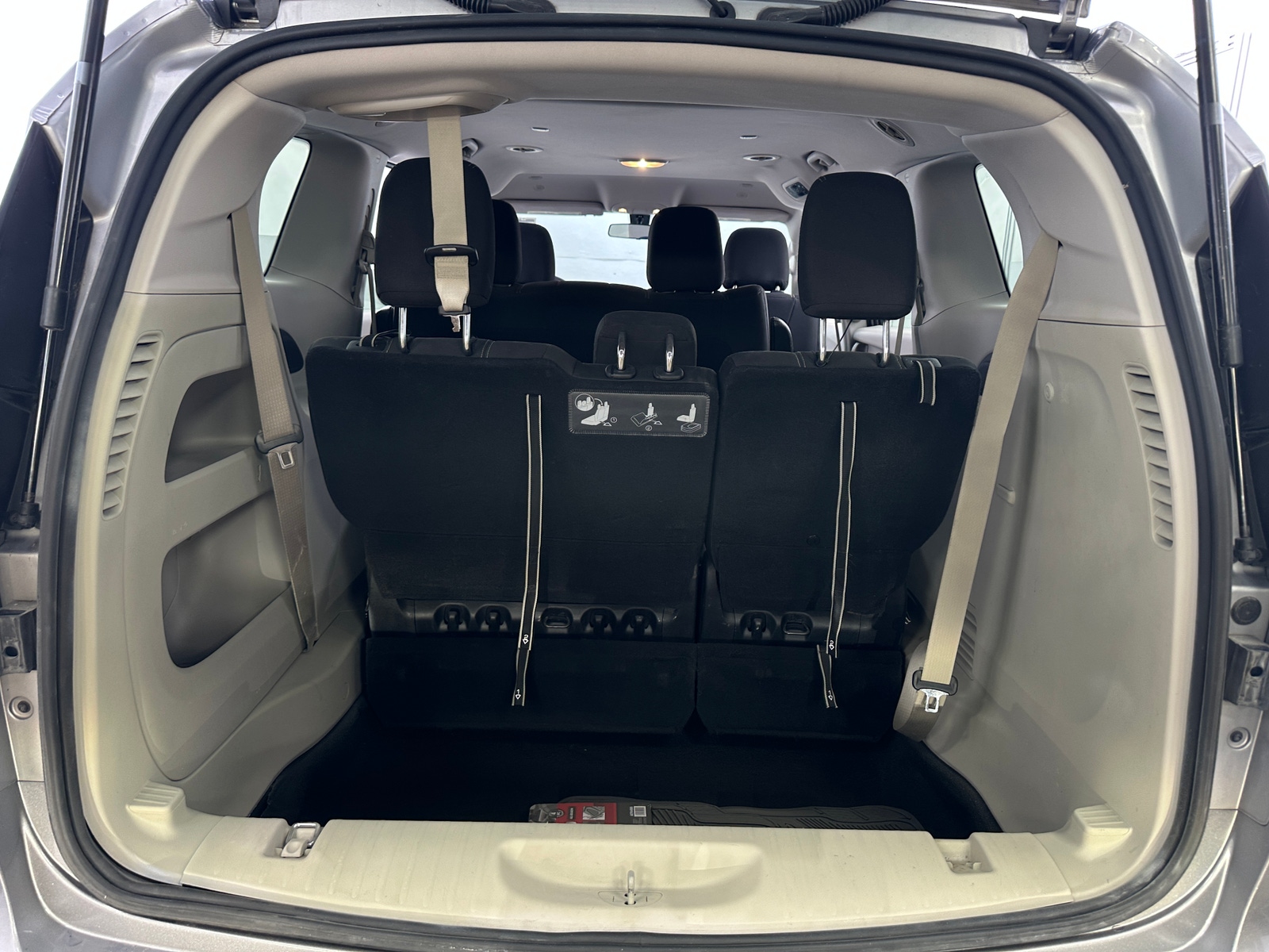 Thumbnail: 2020 Chrysler Voyager - 7