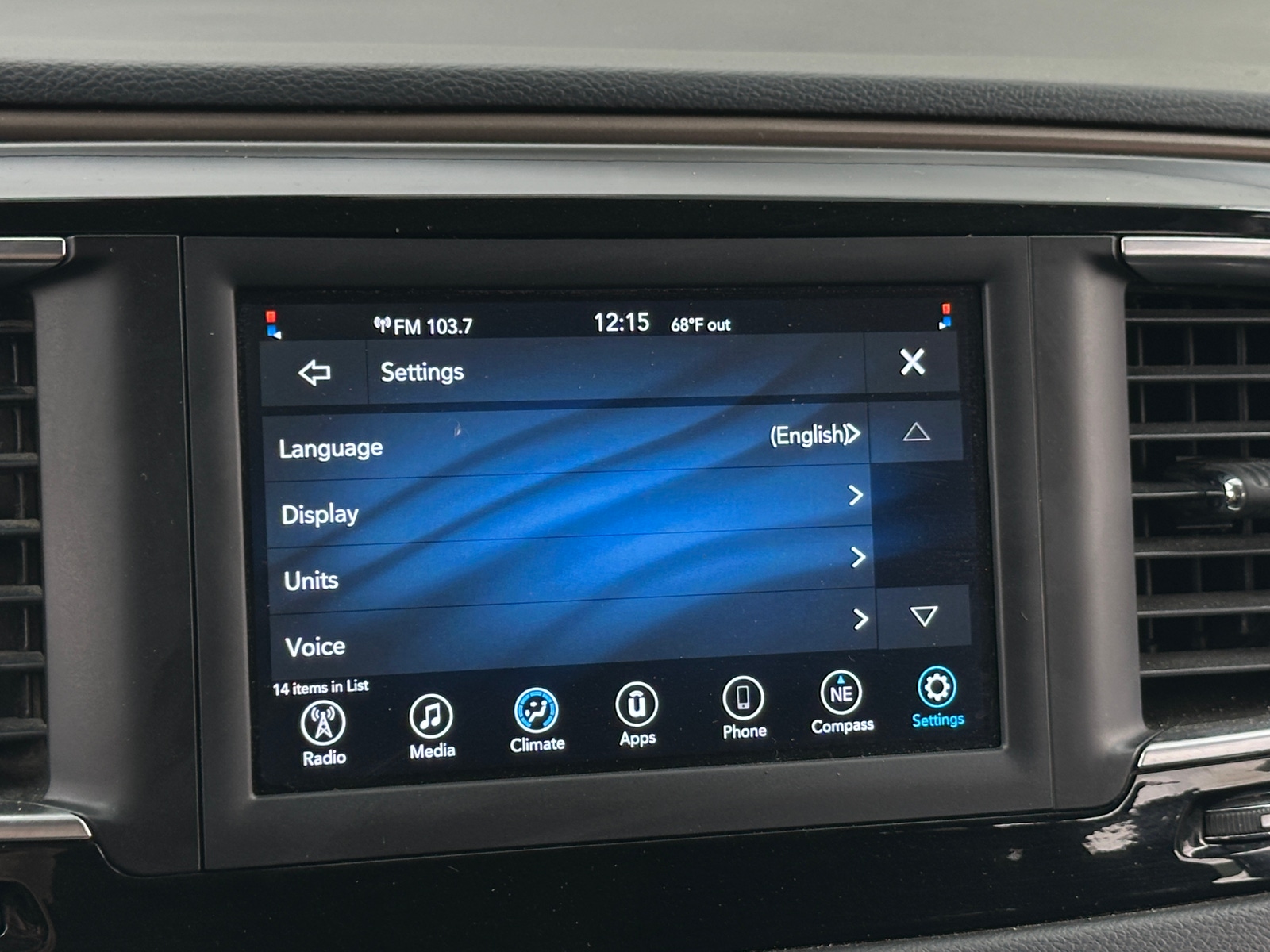 Thumbnail: 2020 Chrysler Voyager - 4