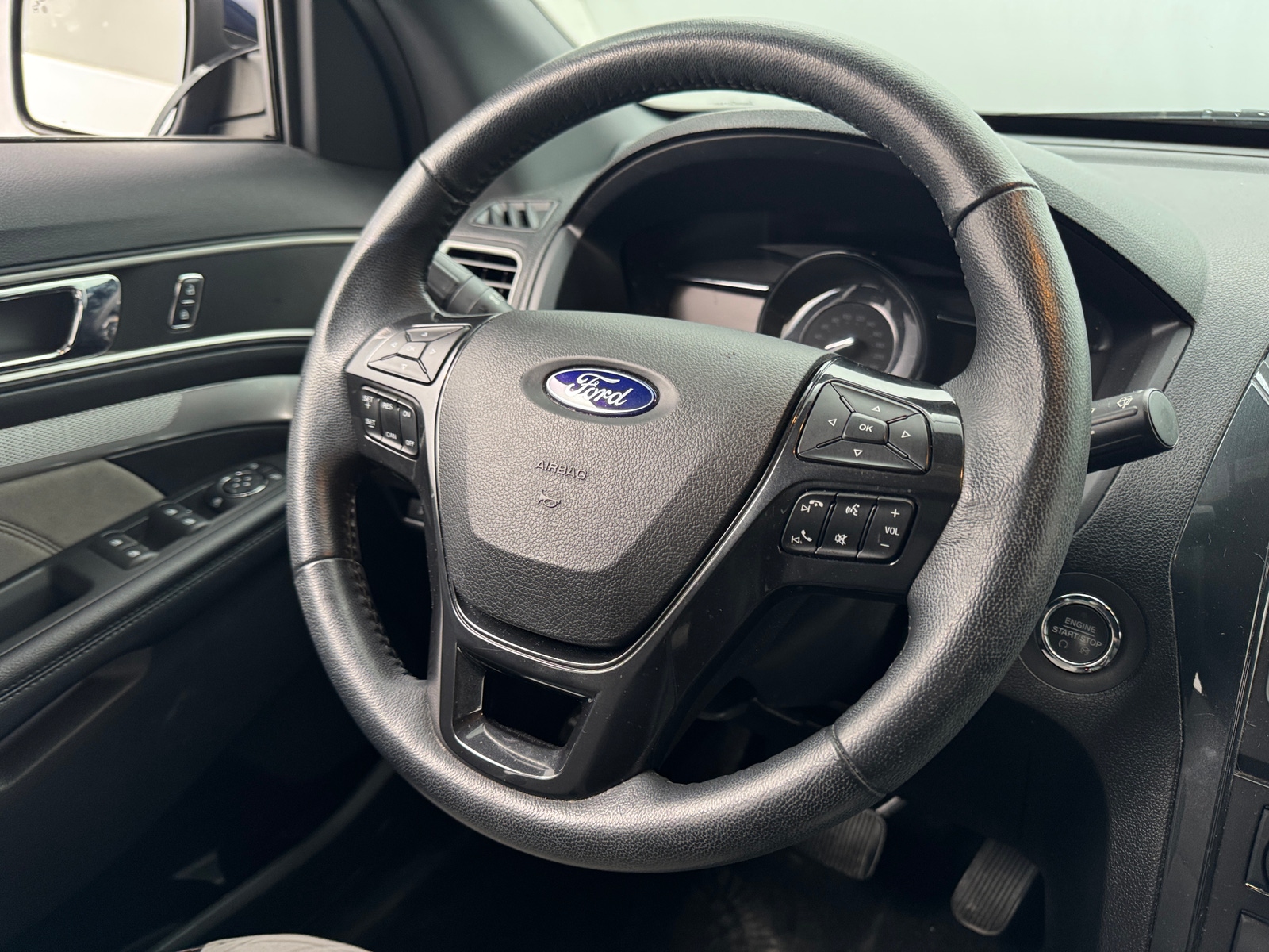 Thumbnail: 2017 Ford Explorer - 4