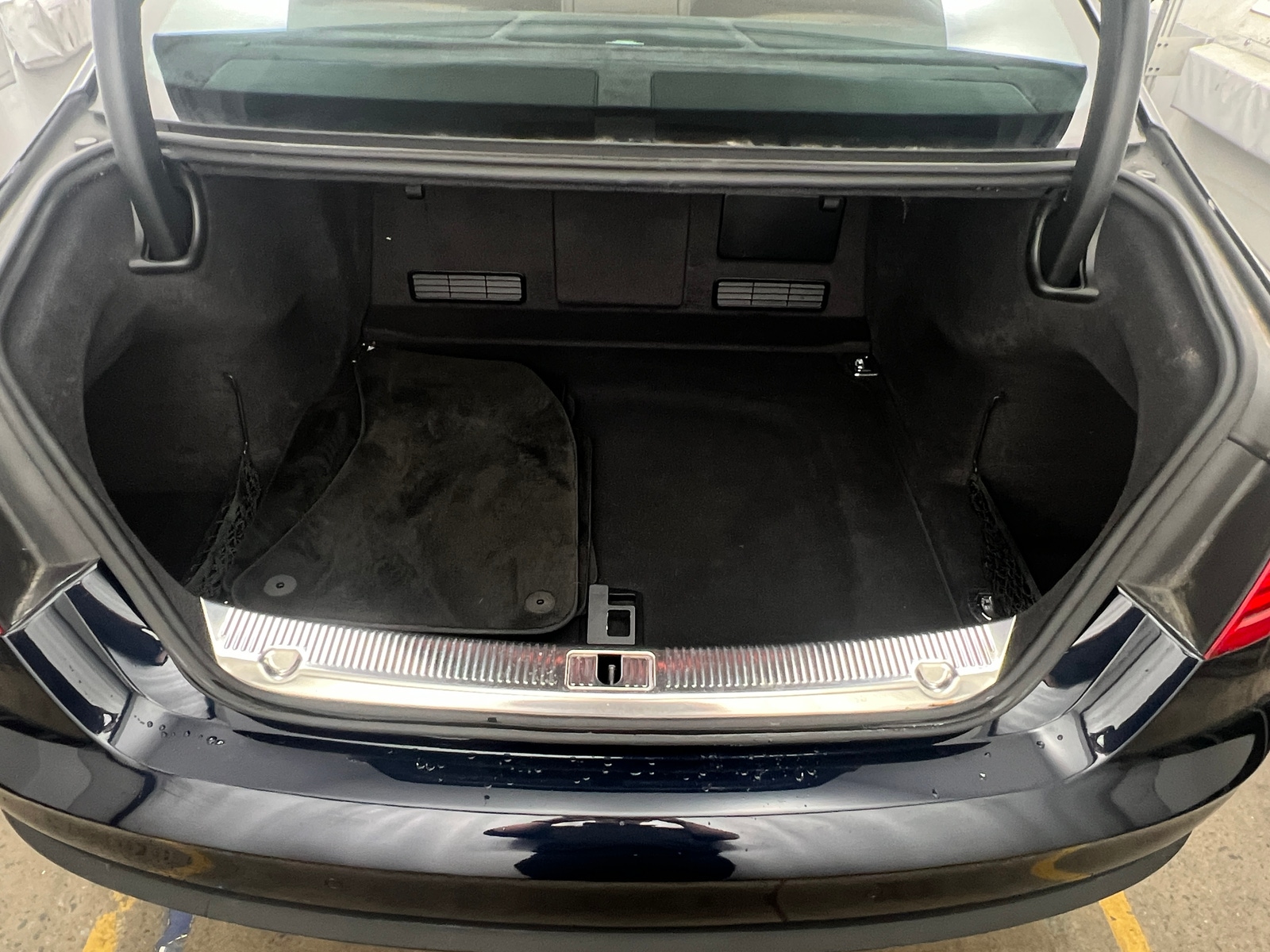 Thumbnail: 2014 Audi A8 - 6