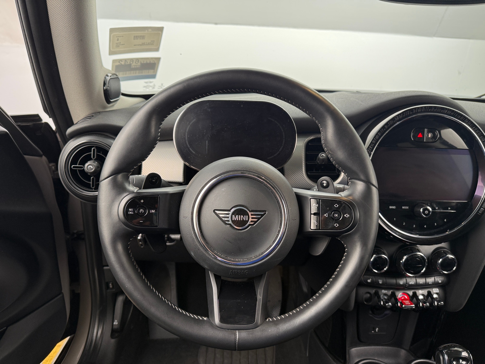 Thumbnail: 2022 MINI Cooper Hardtop - 4