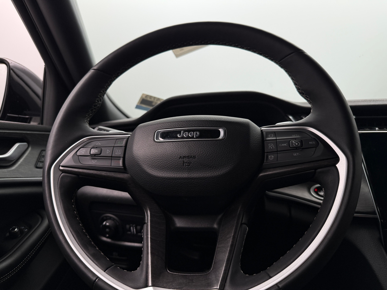 Thumbnail: 2024 Jeep Grand Cherokee - 4