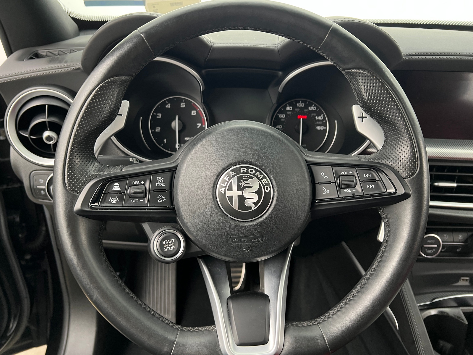 Thumbnail: 2023 Alfa Romeo Stelvio - 4