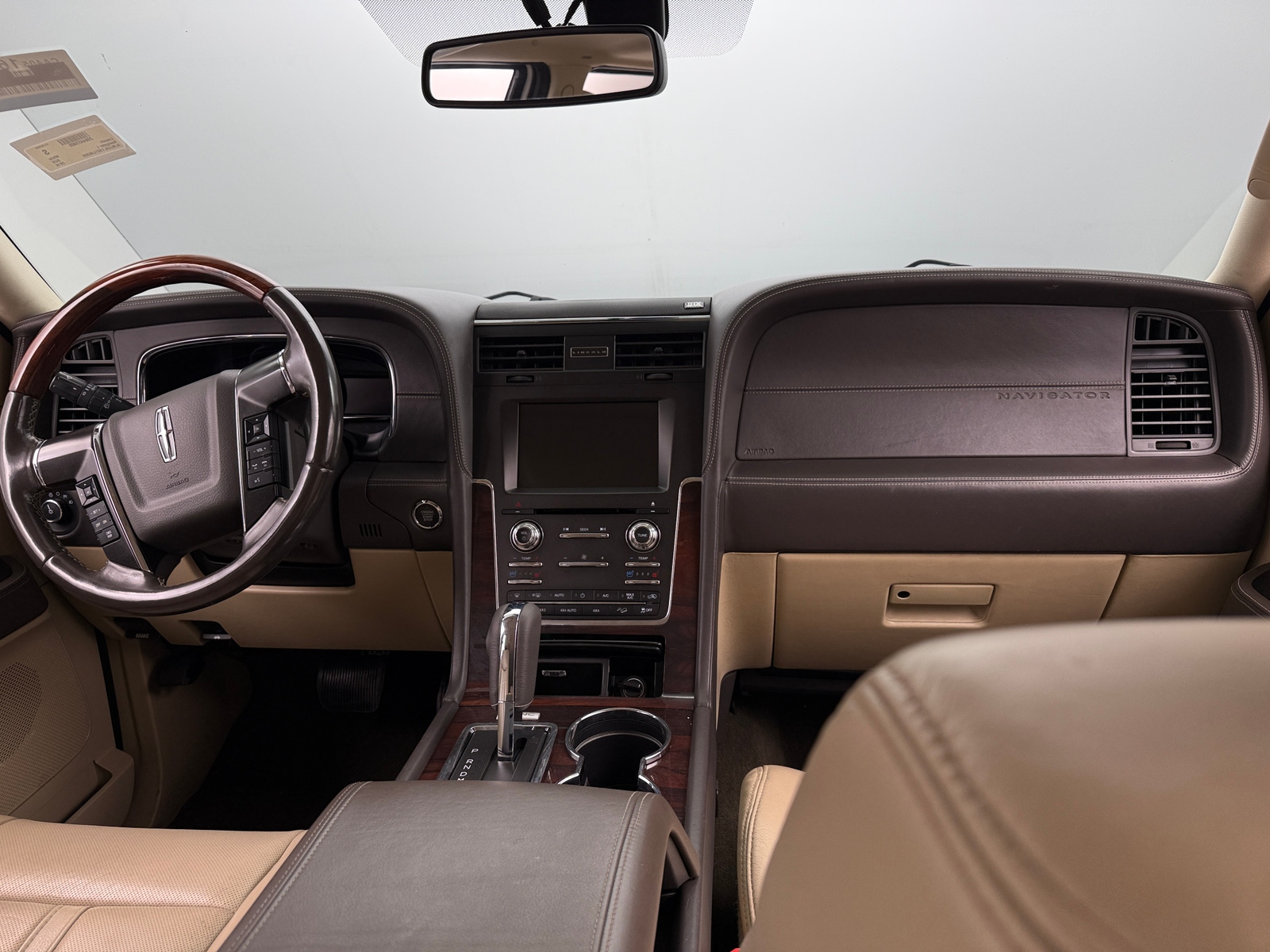 Thumbnail: 2016 Lincoln Navigator L - 2