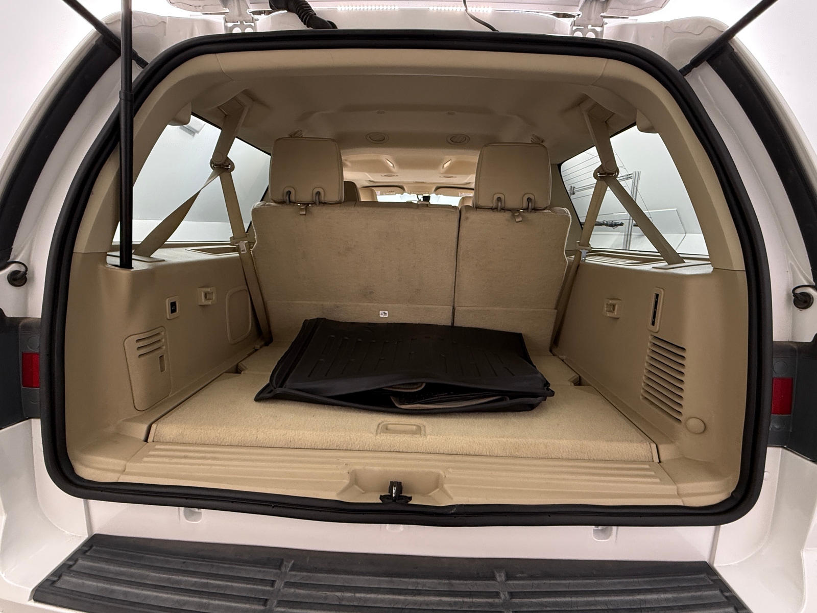 Thumbnail: 2016 Lincoln Navigator L - 6