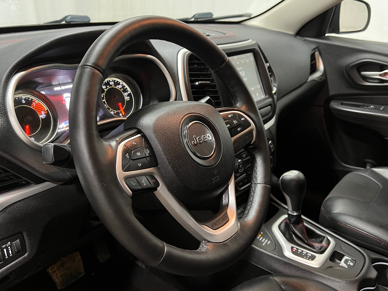 Thumbnail: 2017 Jeep Cherokee - 5