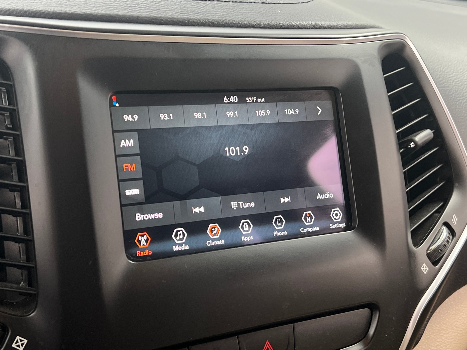 Thumbnail: 2020 Jeep Cherokee - 4