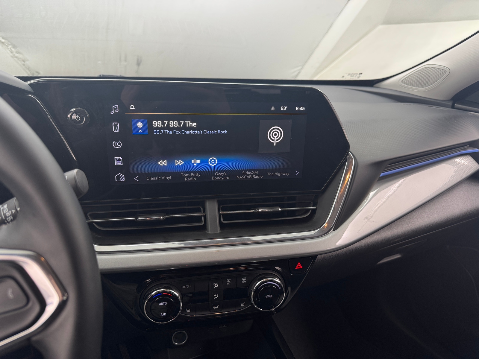 Thumbnail: 2025 Chevrolet Trax - 4