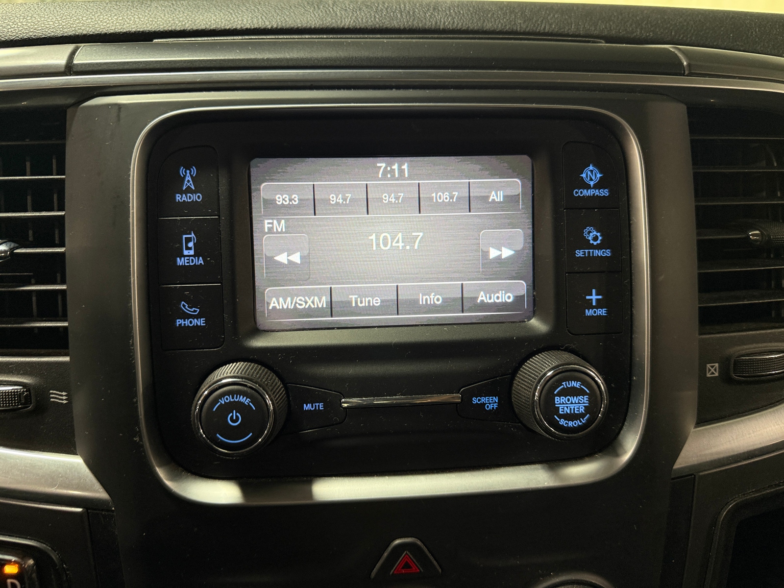 Thumbnail: 2021 RAM 1500 Classic - 4