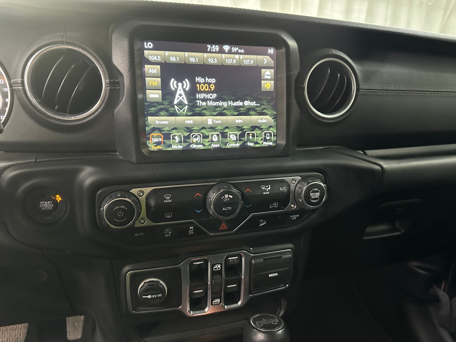 Thumbnail: 2018 Jeep Wrangler - 3