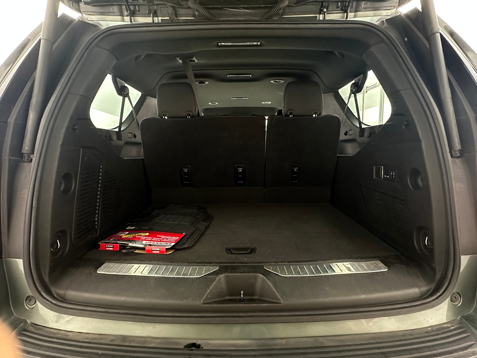 Thumbnail: 2023 Chevrolet Suburban - 6