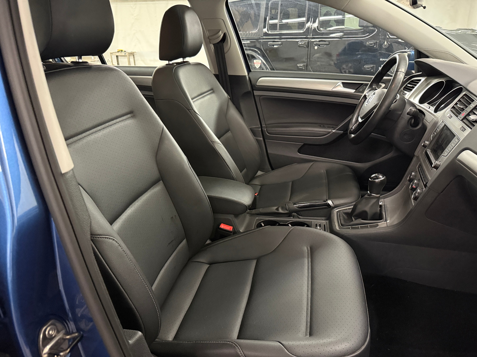 Thumbnail: 2017 Volkswagen Golf - 2