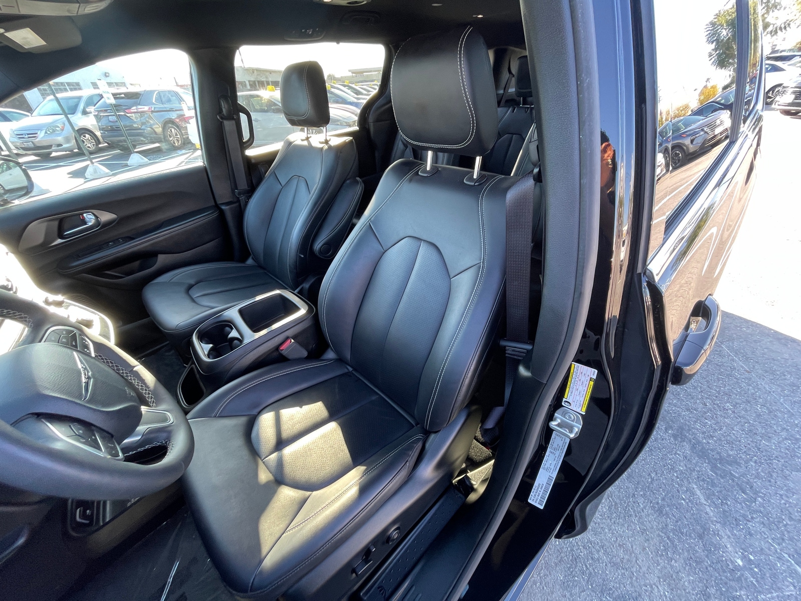 Thumbnail: 2025 Chrysler Pacifica - 2