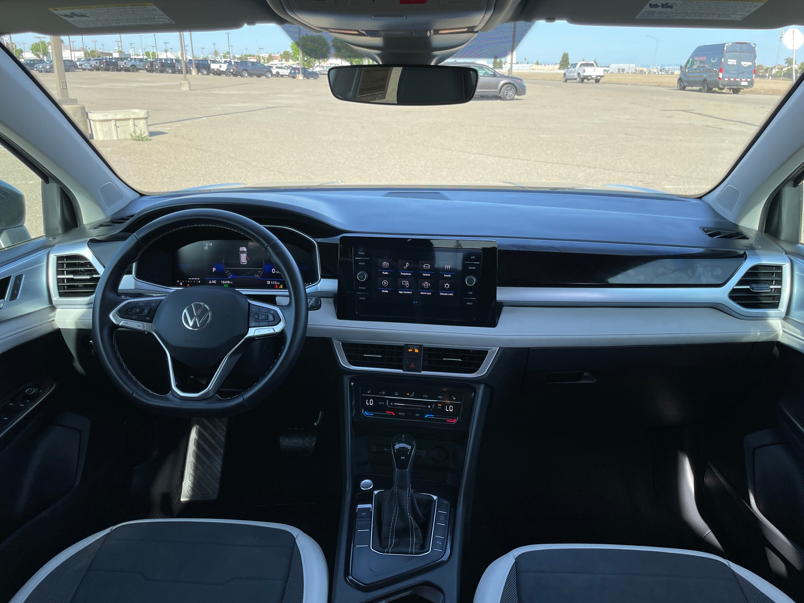 Thumbnail: 2025 Volkswagen Taos - 3