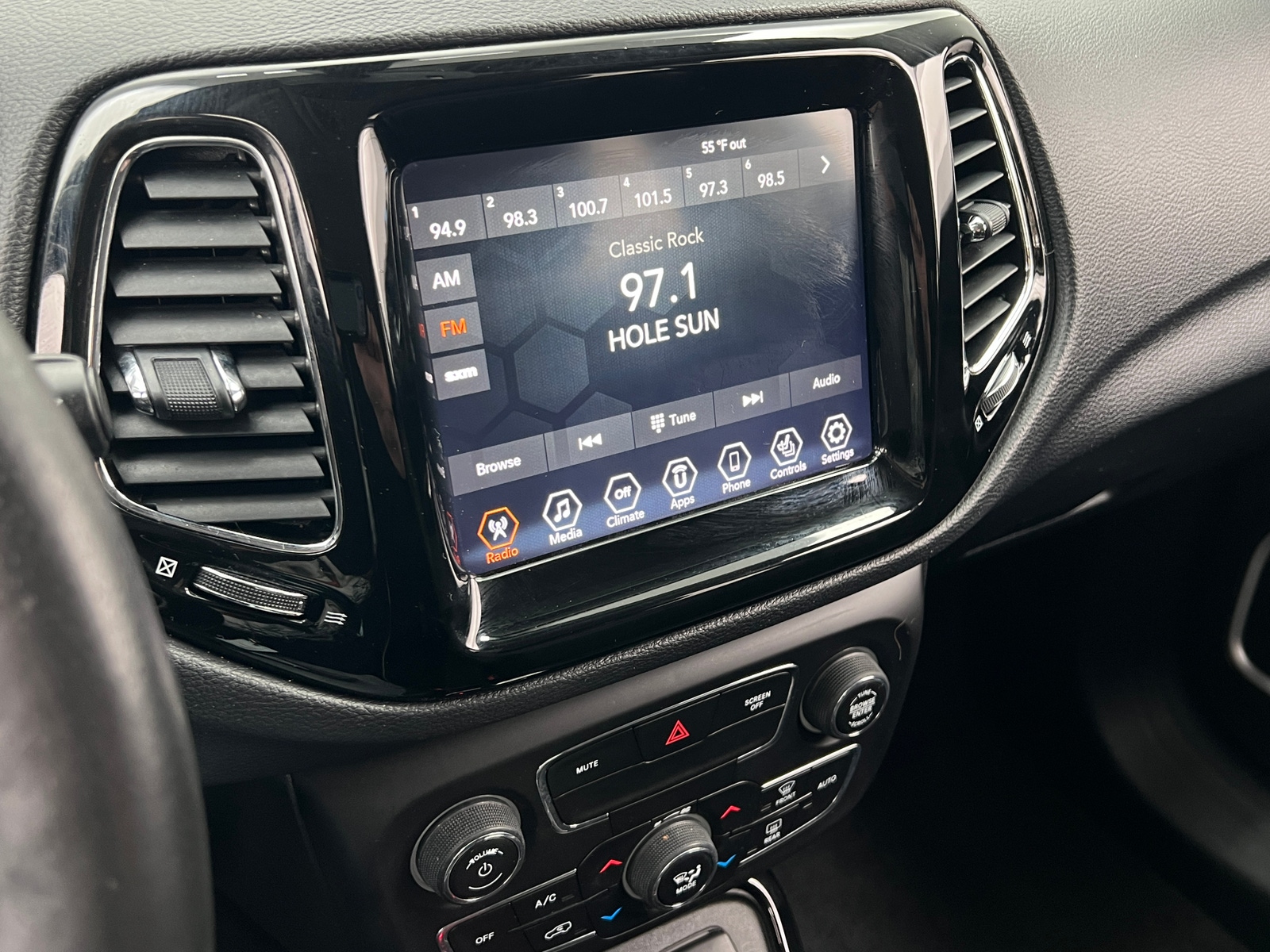 Thumbnail: 2019 Jeep Compass - 3