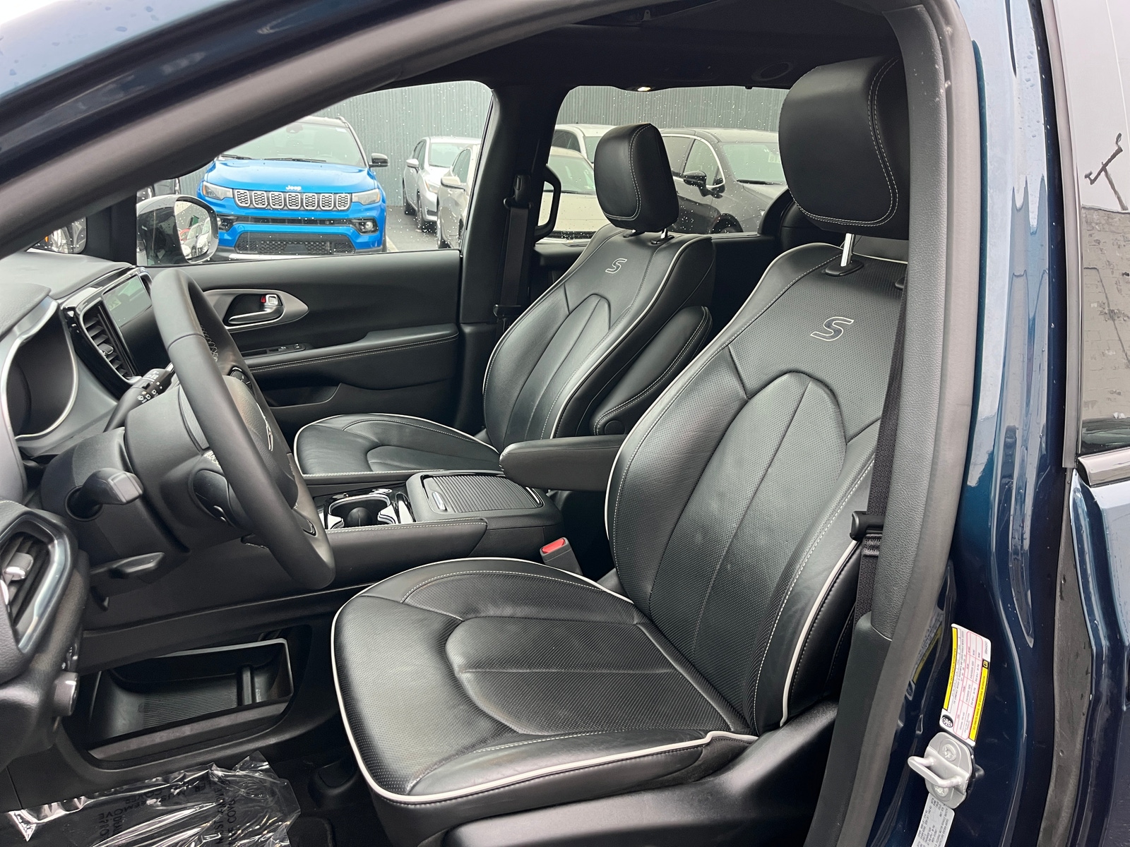 Thumbnail: 2025 Chrysler Pacifica - 2