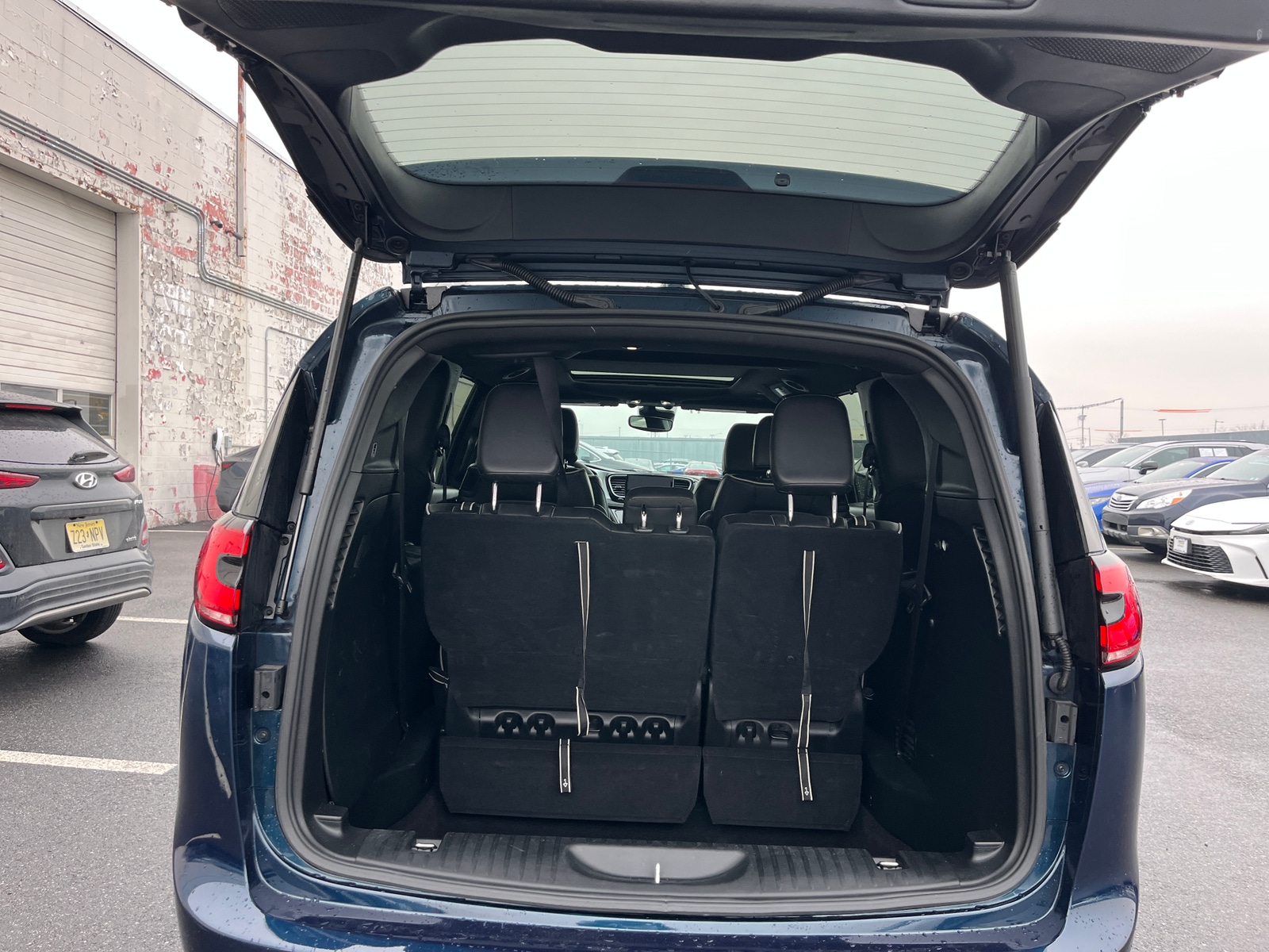 Thumbnail: 2025 Chrysler Pacifica - 6