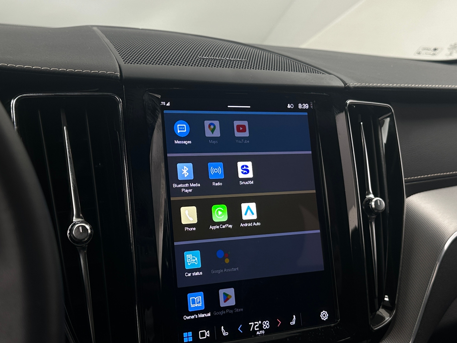 Thumbnail: 2022 Volvo XC60 - 3