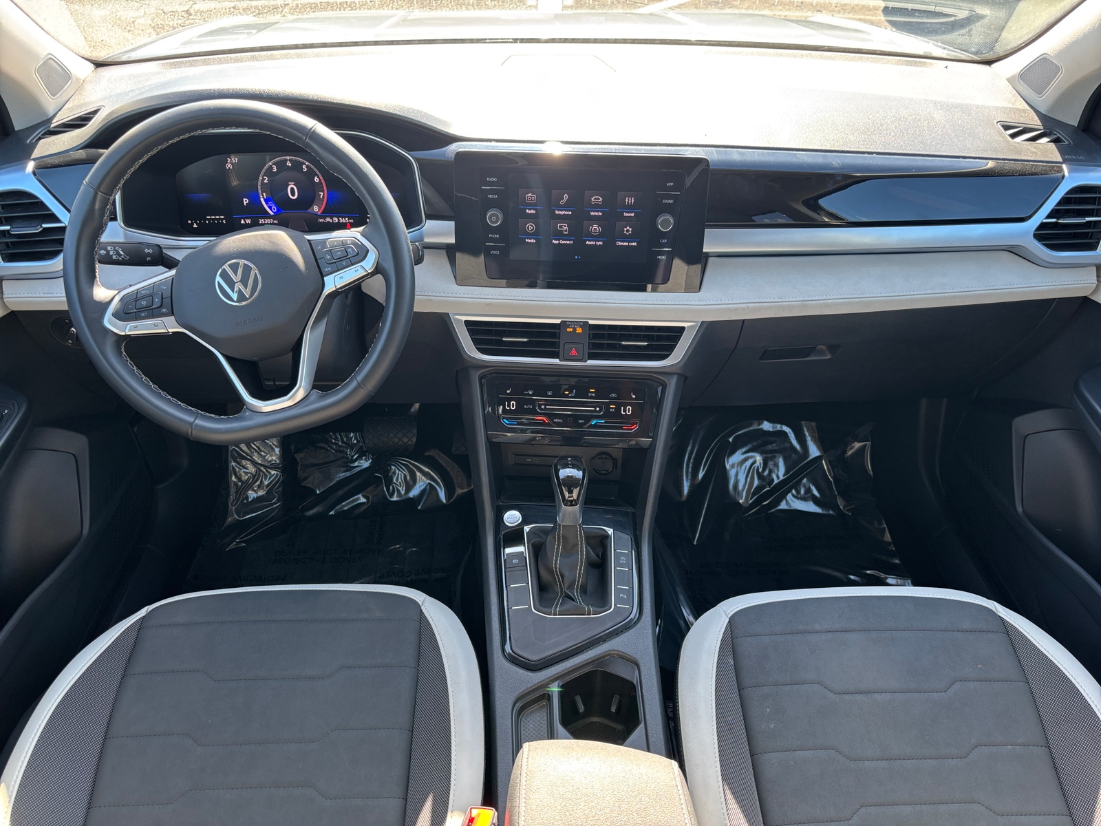 Thumbnail: 2025 Volkswagen Taos - 3