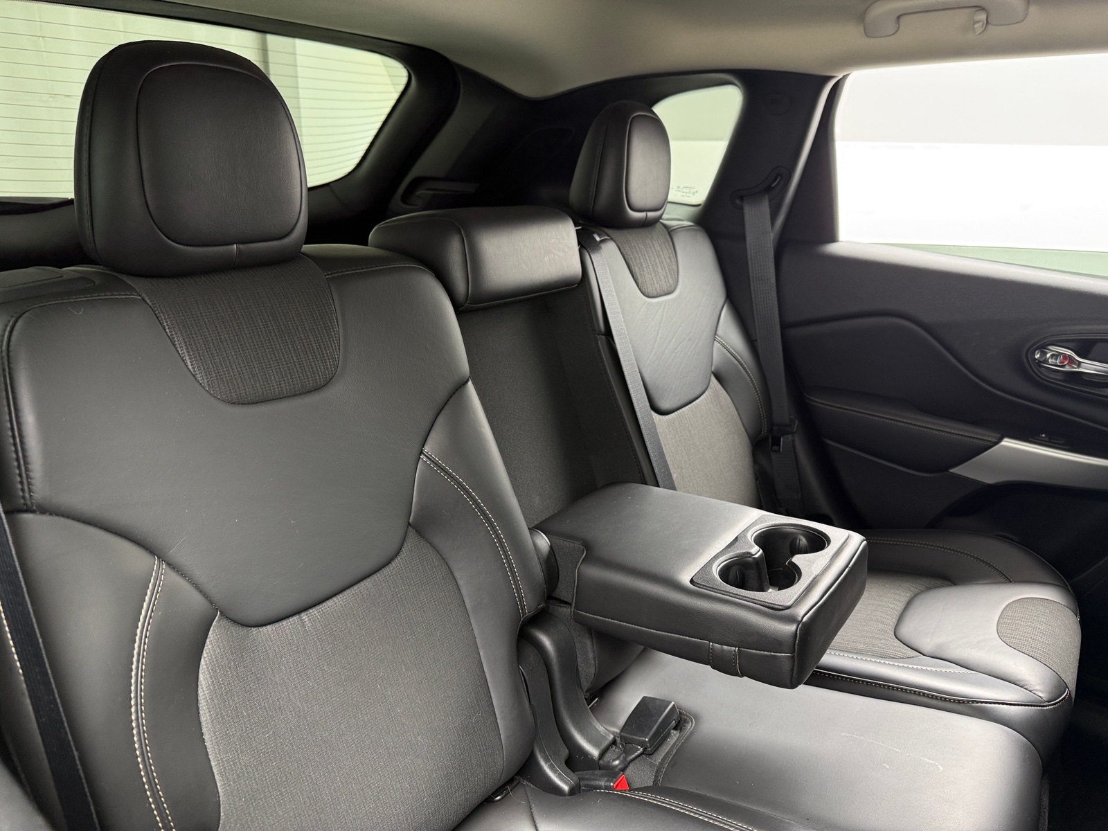 Thumbnail: 2018 Jeep Cherokee - 6