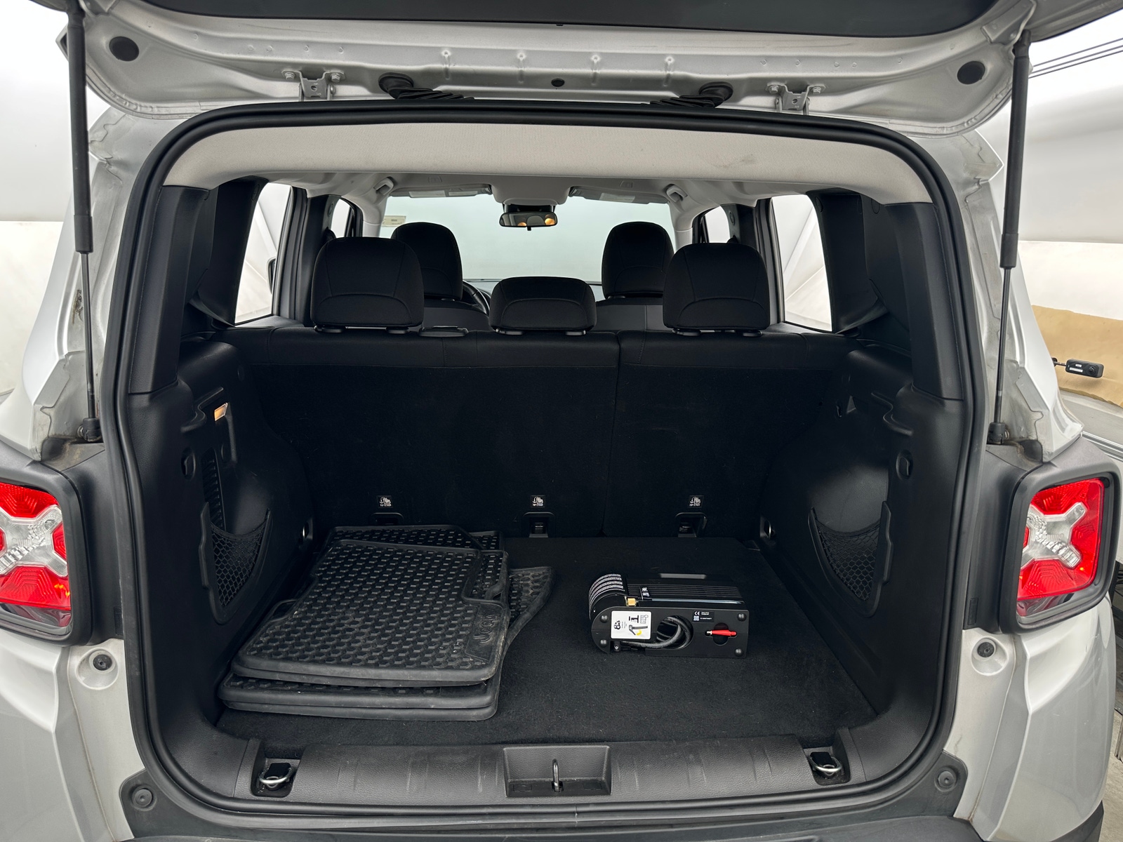 Thumbnail: 2019 Jeep Renegade - 7