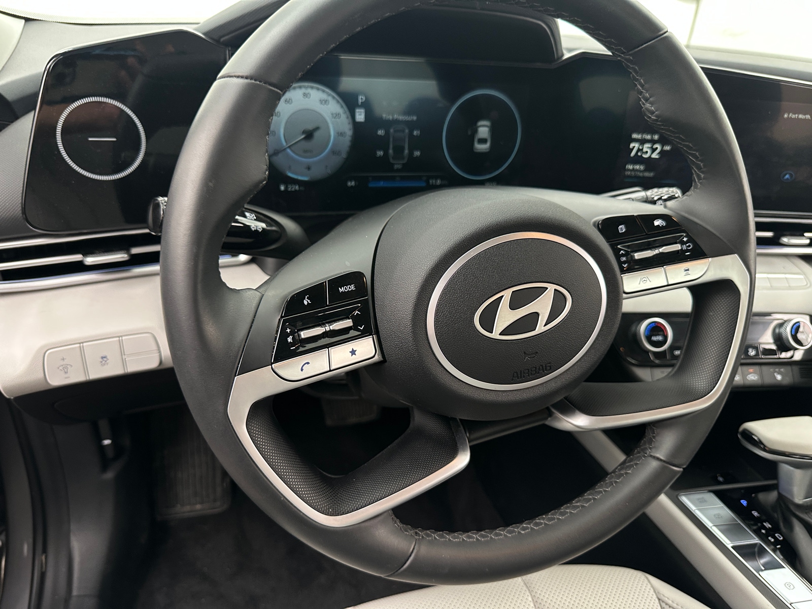 Thumbnail: 2025 Hyundai Elantra - 4