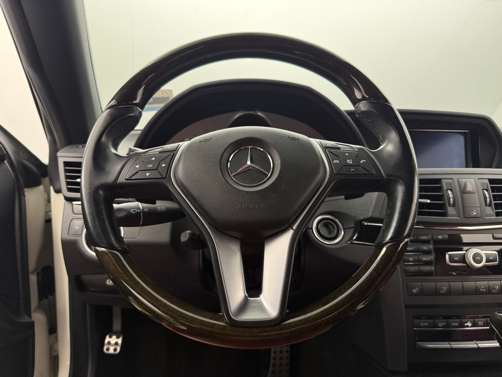 Thumbnail: 2012 Mercedes-Benz E-Class - 4