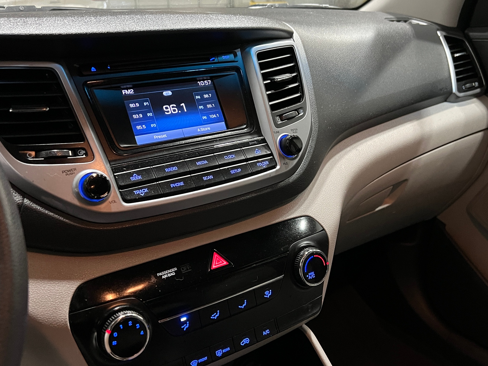 Thumbnail: 2016 Hyundai Tucson - 4