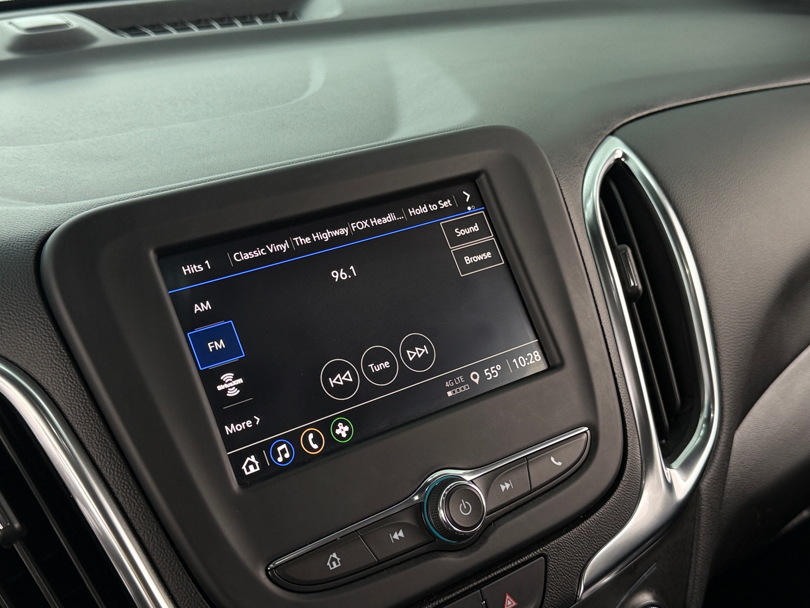 Thumbnail: 2022 Chevrolet Equinox - 4