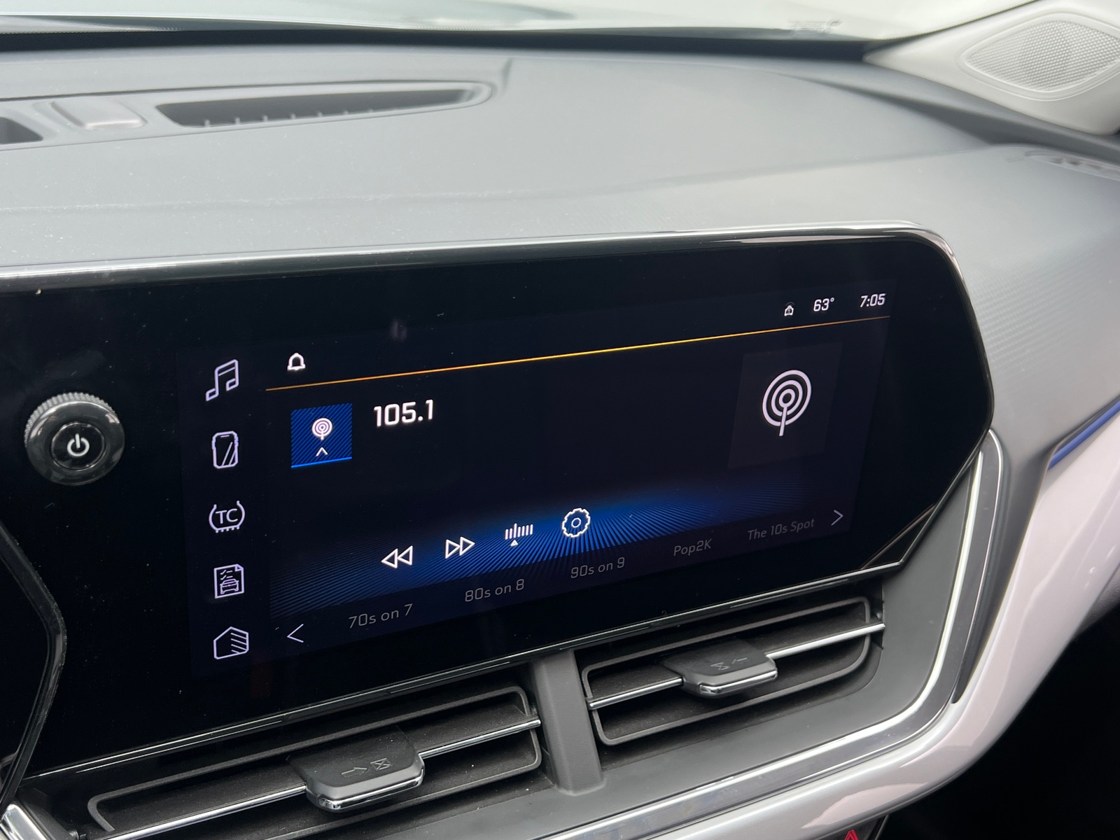 Thumbnail: 2025 Chevrolet Trax - 4