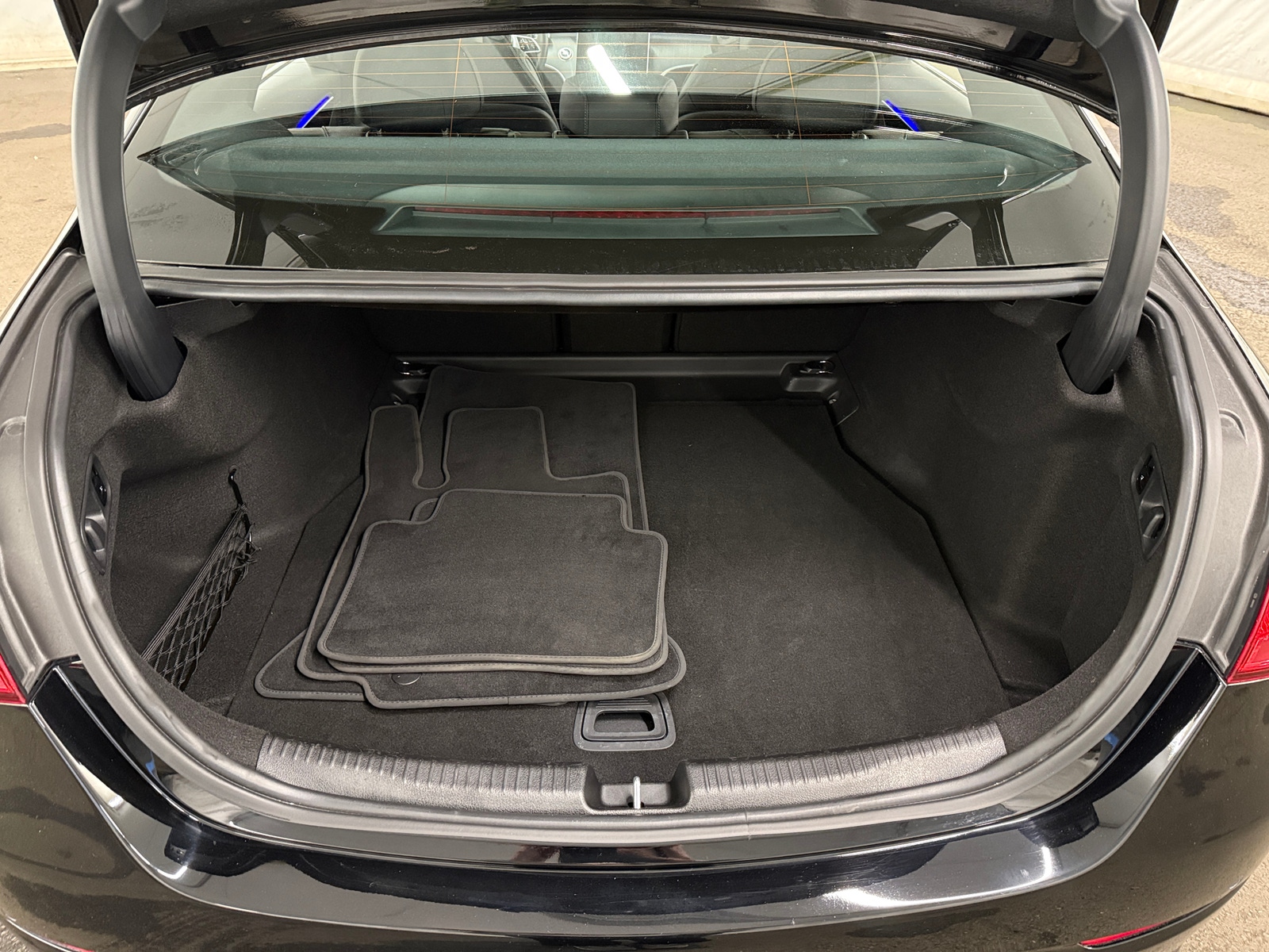 Thumbnail: 2025 Mercedes-Benz C-Class - 6