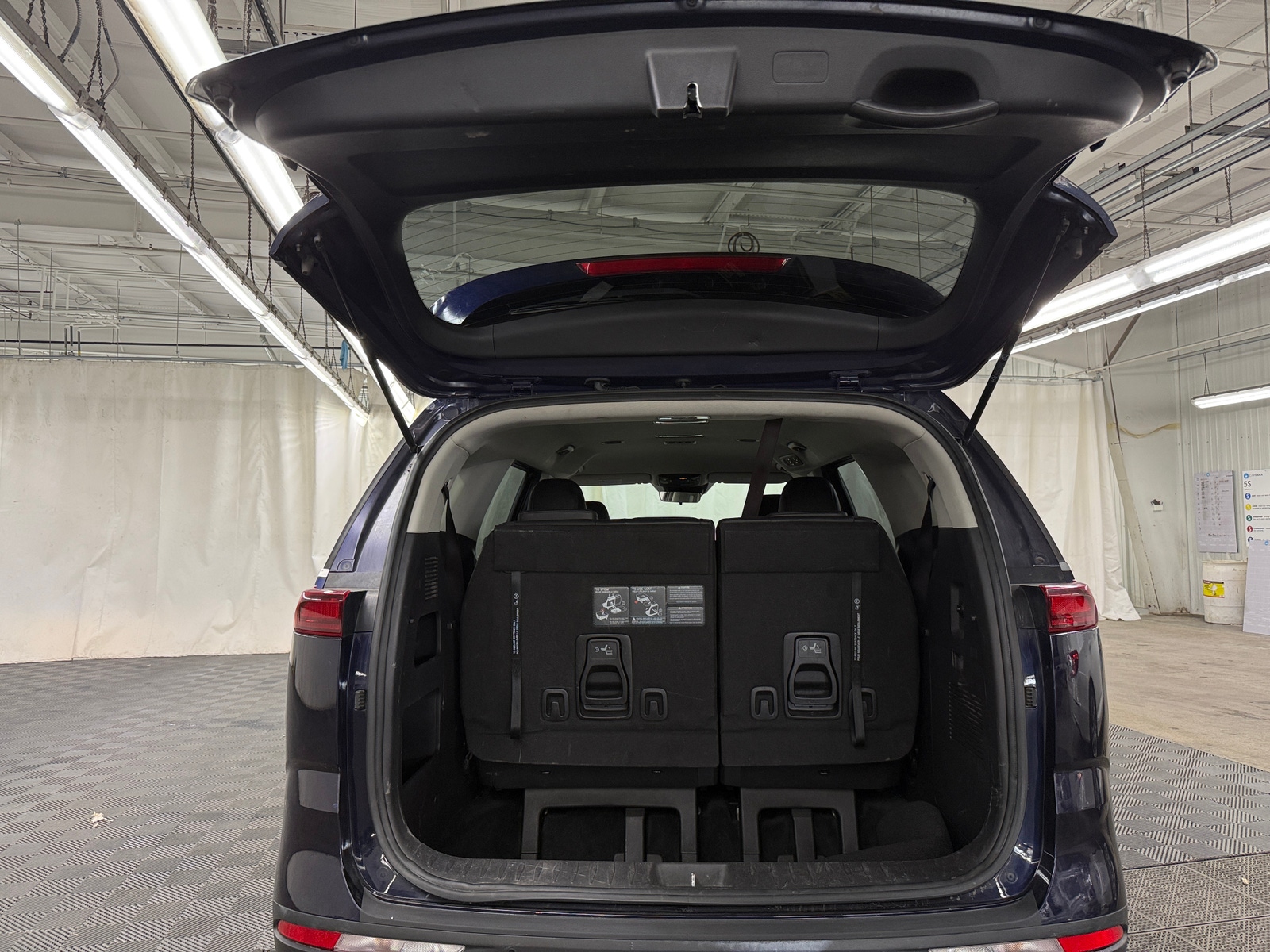 Thumbnail: 2023 Kia Carnival - 6