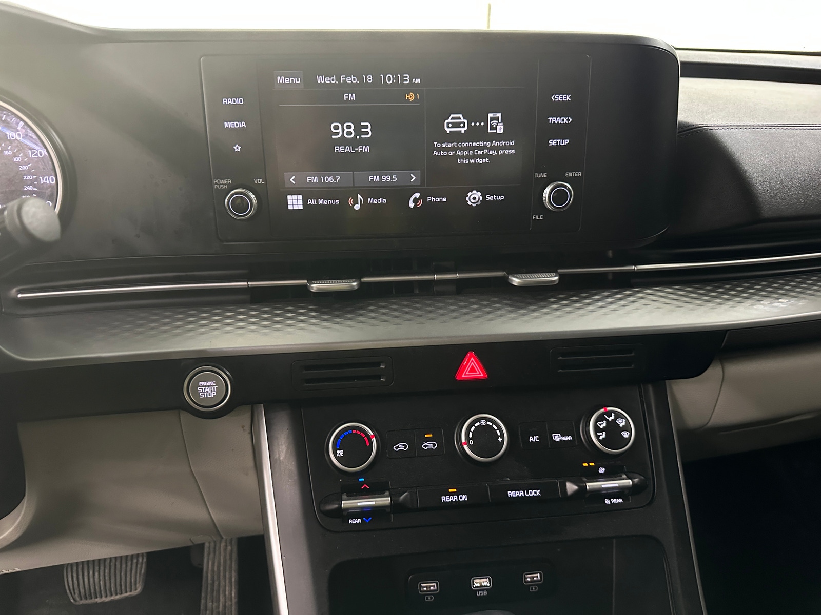 Thumbnail: 2023 Kia Carnival - 3