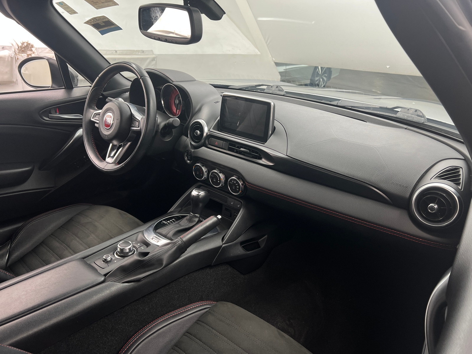 Thumbnail: 2017 Fiat 124 Spider - 3