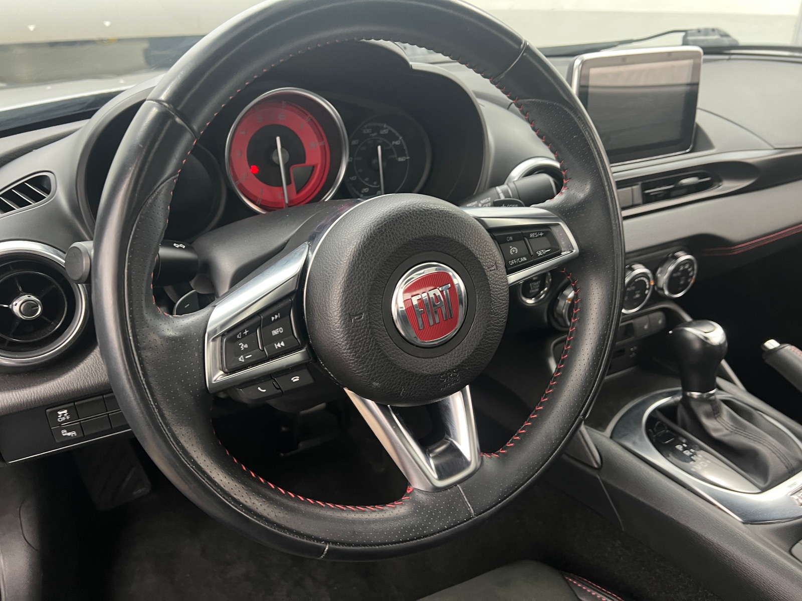 Thumbnail: 2017 Fiat 124 Spider - 5