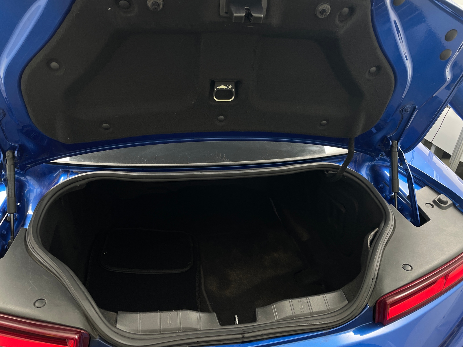 Thumbnail: 2018 Chevrolet Camaro - 4