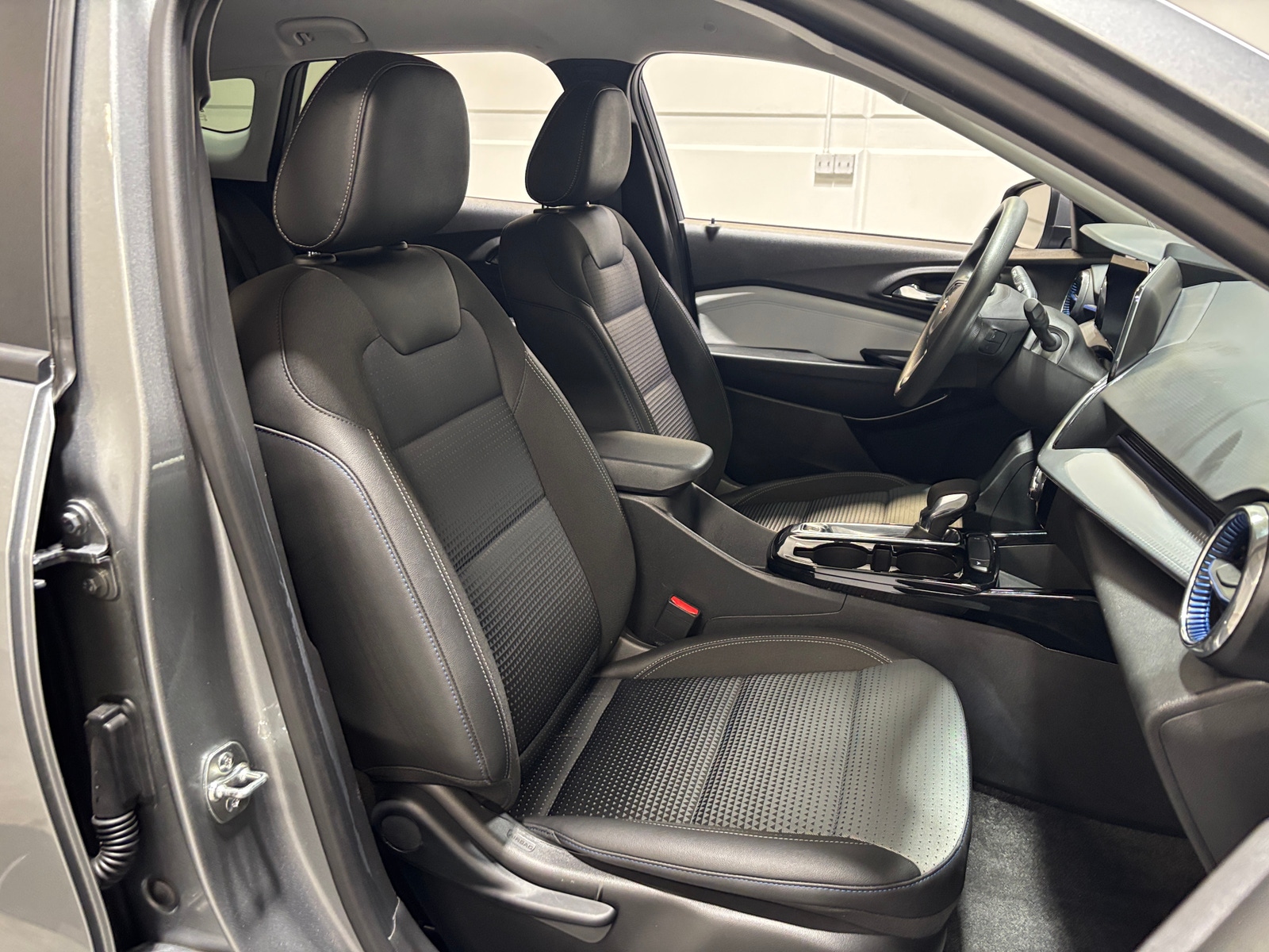 Thumbnail: 2025 Chevrolet Trax - 2