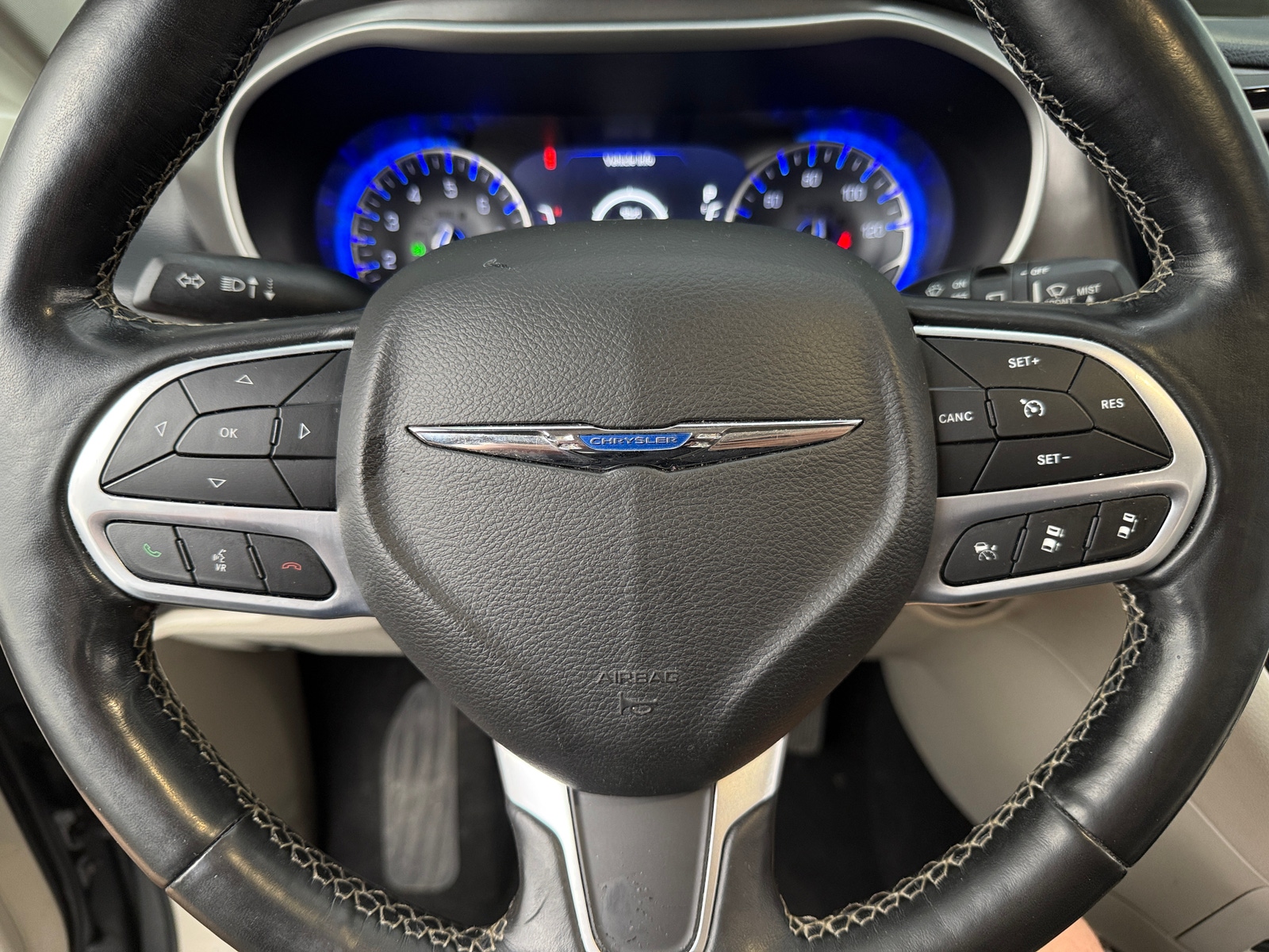 Thumbnail: 2021 Chrysler Pacifica - 4