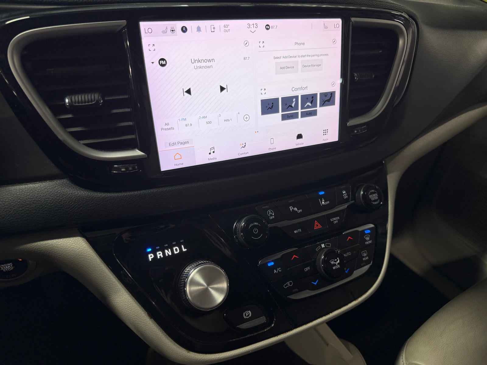 Thumbnail: 2021 Chrysler Pacifica - 3