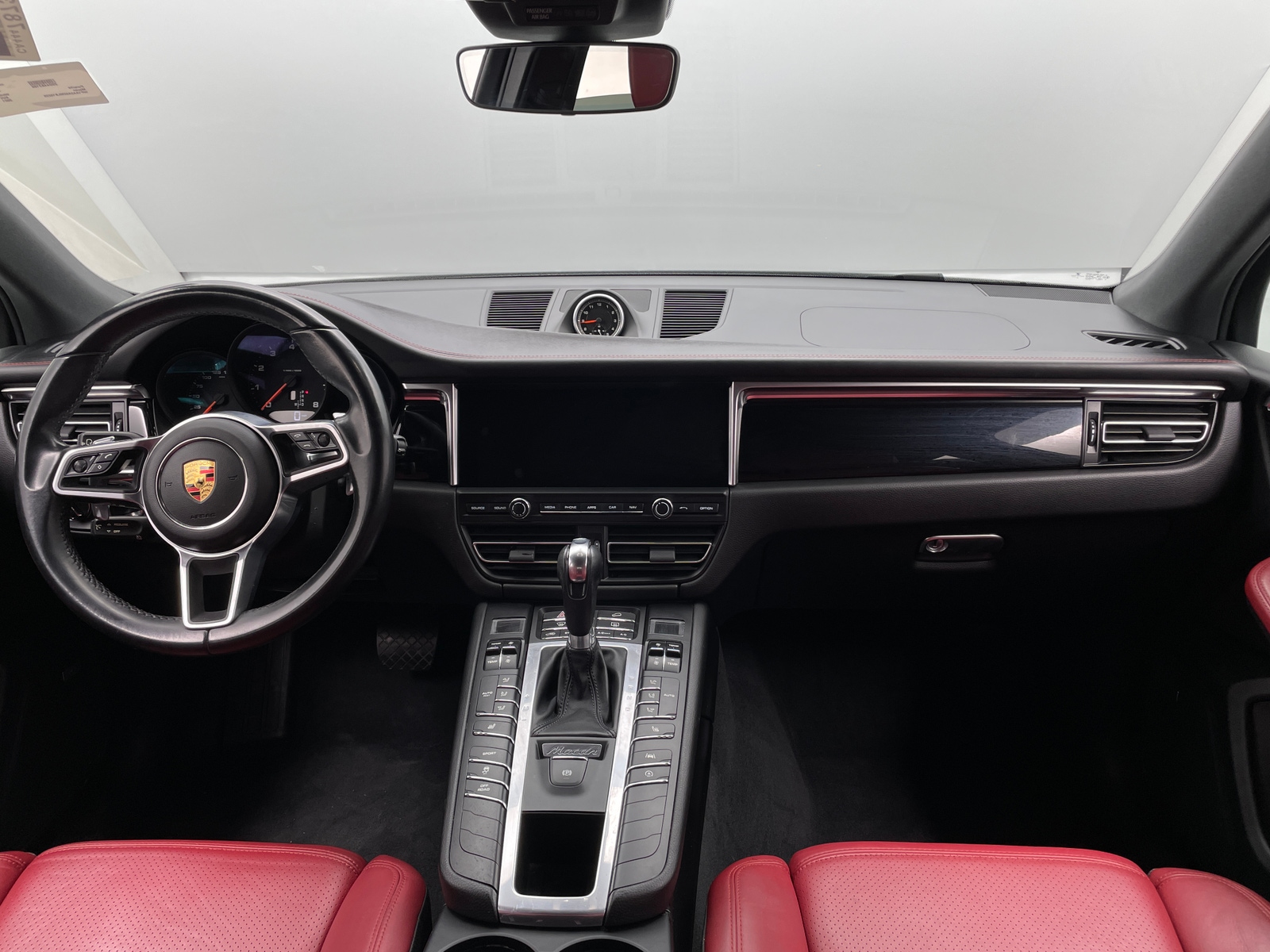 Thumbnail: 2021 Porsche Macan - 2